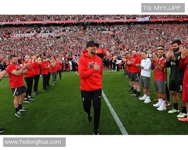 辉煌足坛那些曾捧起冠军奖杯的足球明星们的传奇故事